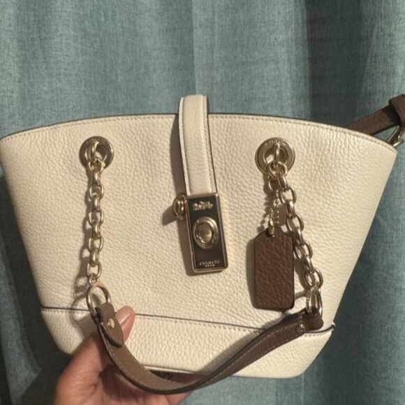 Coach Outlet Lane Bucket Bag - Picture 1 of 1